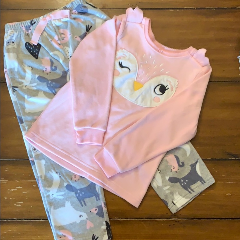 Carter’s 5 soft and warm pajamas, never worn